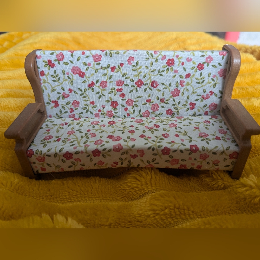 Vtg 1986 BANDAI Maple Town Story Calico Critters SOFA FIGURE Doll Furniture